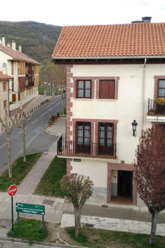  TRÍPLEX CON TXOKO EN EZCARAY, Ferienwohnung in Ezcaray