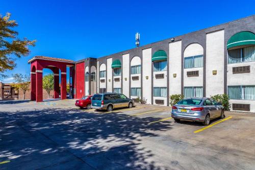 Econo Loge Inn & Suites Albuquerque East I-40 Eubank Exit