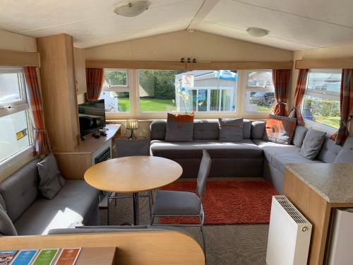 3 Bedroom Caravan CU2, Whitecliff Bay, Bembridge, Isle of Wight