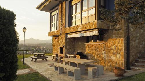 5 bedrooms house with enclosed garden and wifi at Sevares gîte à louer Pesquerín