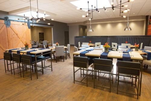 DoubleTree by Hilton Dayton Fairborn - 레스토랑