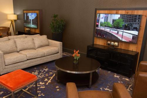 DoubleTree by Hilton Dayton Fairborn - 숙소 외관