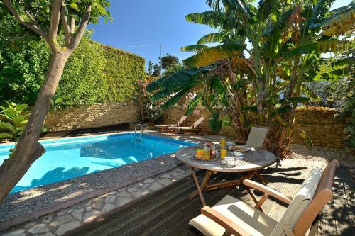Villa Kamares Private pool 1