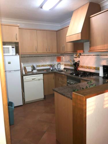 ห้องครัว, Cliff House next to beach in หาดเซาเซบาสเตียว