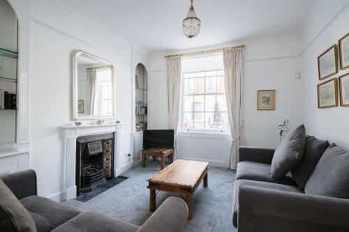 Picture of Stylish Sloane Square Home Close To Victoria By Underthedoormat