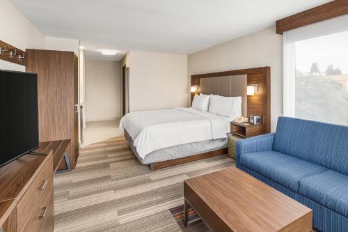 Photo - Holiday Inn Express & Suites Tacoma, an IHG Hotel