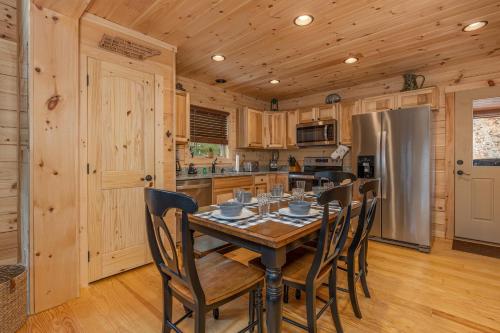 Smoky Retreat cabin - image 11