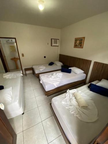 4 twin beds