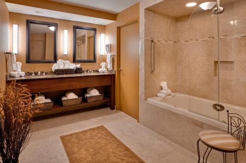 Holiday Inn Bridgeport-Trumbull-Fairfield an IHG Hotel - image 8