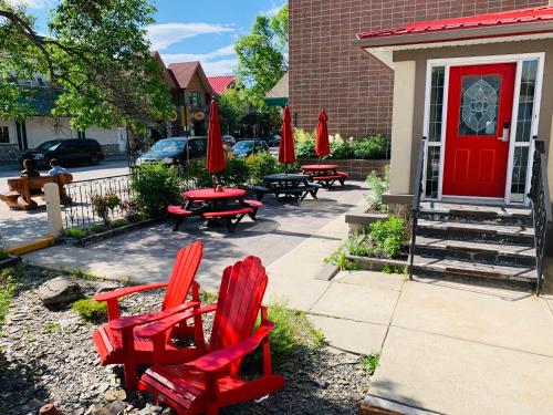 Jasper Downtown Hostel Room Type - Bed in 8-Bed Female Dormitory Room (Basement level)