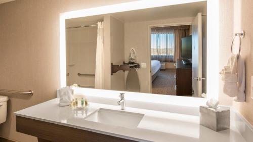 Holiday Inn Denver Lakewood by IHG in Lakewood, USA