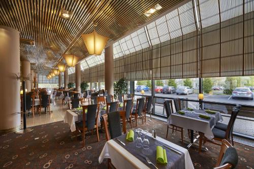 Holiday Inn Helsinki-Vantaa Airport, an IHG Hotel