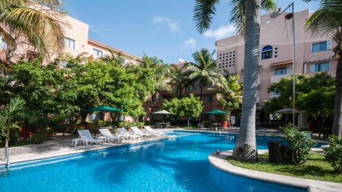 Swimming pool, Holiday Inn Ciudad Del Carmen By IHG in Ciudad Del Carmen