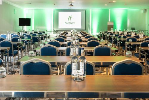Holiday Inn Birmingham M6 J7 an IHG Hotel - image 12