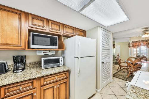 Oceanfront Windjammer Getaway - image 8