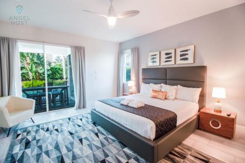 Villa with Pool and Theater and Themed Rooms Near Disney! - image 2