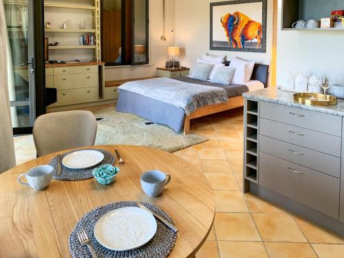 Facilities, Windhover Suites in Tasman