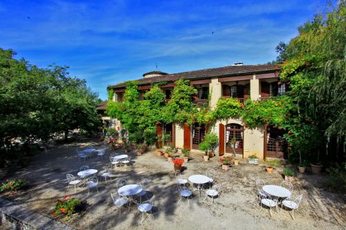 . Auberge de L'Étang Bleu