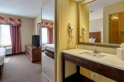 Quality Suites - Hotel - San Antonio