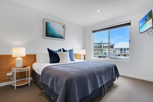5 Knots Metung 5 Knots Metung is perfectly located for both business and leisure guests in Gippsland Region. Both business travelers and tourists can enjoy the propertys facilities and services. All the necessary f