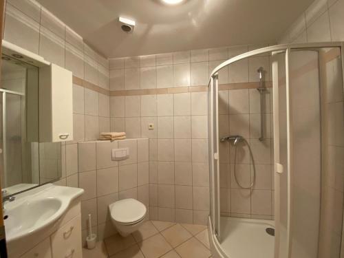 2 bedrooms, 3 beds