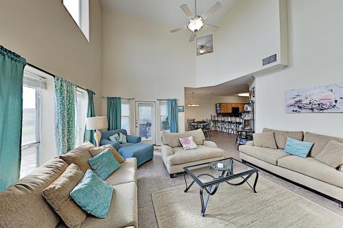 New Listing! Updated Beach Gem With Pool & Garage Townhouse - image 6