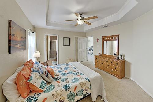 New Listing! Updated Beach Gem With Pool & Garage Townhouse - image 9