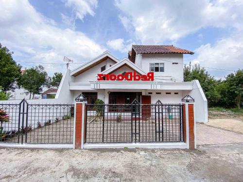 RedDoorz near Eco Green Park Batu