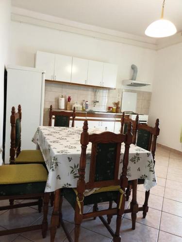 Apartments by the sea Sumpetar, Omis - 949