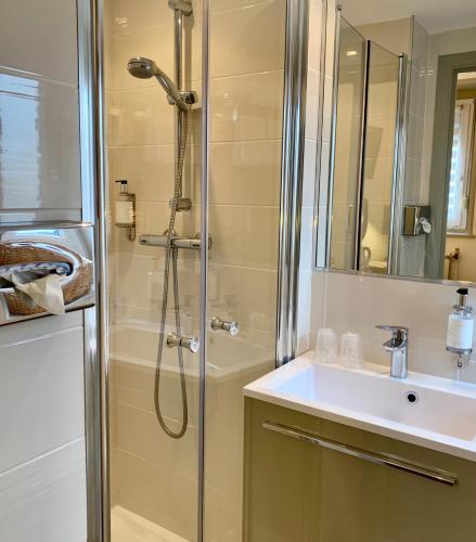 Be Cottage Hotel - image 6