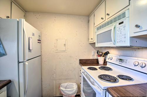 Classic PS Condo with Mtn Views and Hot Tub Access - image 3