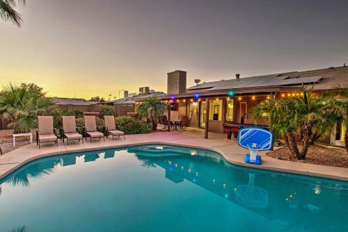Luxury Desert Oasis with Putting Green and Hot Tub!