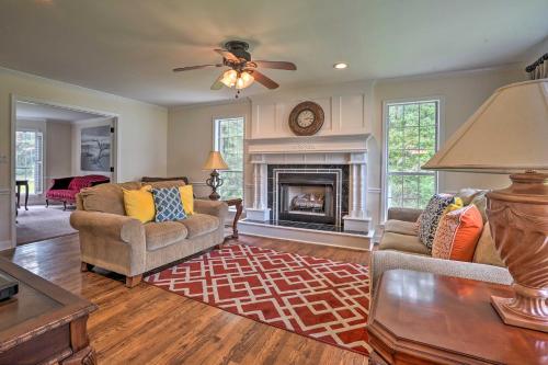Pet-Friendly Suburban Escape with Deck and Grill! in Wando, USA