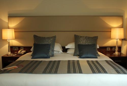 The Legacy Rose & Crown Hotel - main image