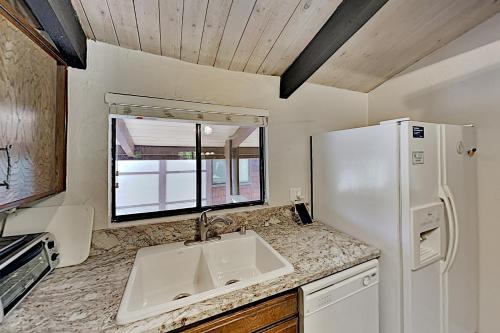 Ski-In Ski-Out - Private Hot Tub - Pool & Saunas townhouse - image 5