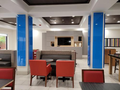 Holiday Inn Express Hotel & Suites Vidor South an IHG Hotel - image 7