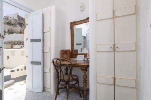 w Villa Cycladicas - Emporeio - A Wonderful 2 Bedroom Villa - Outdoor Pool and Jacuzzi - image 6