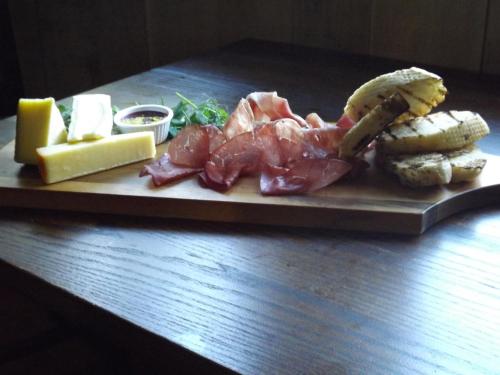 Hadley Bowling Green Inn - image 8