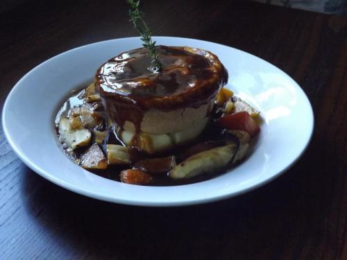 Hadley Bowling Green Inn - image 12