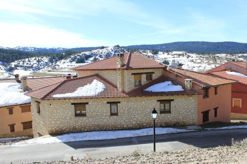  Casa Rural Lahuerta Apartamentos, Pension in Guadalaviar bei Frías de Albarracín