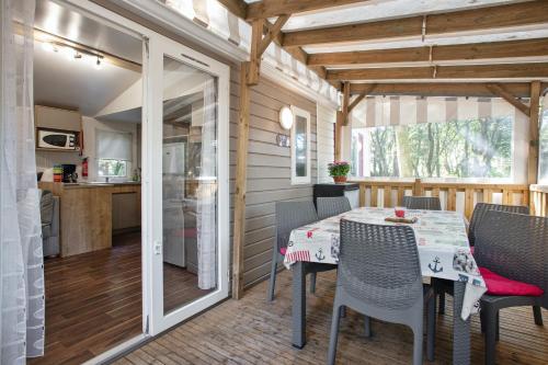 Bungalow de 3 chambres a Saint Brevin les Pins a 300 m de la plage avec piscine partagee et terrasse amenagee gîte à louer Le Menhir