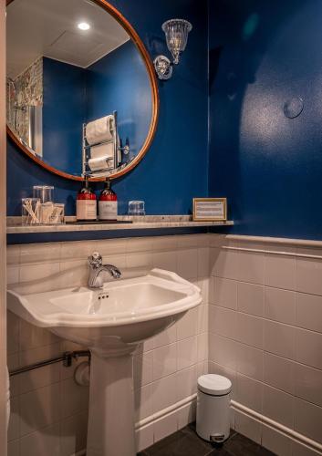 Victory Hotel - image 3