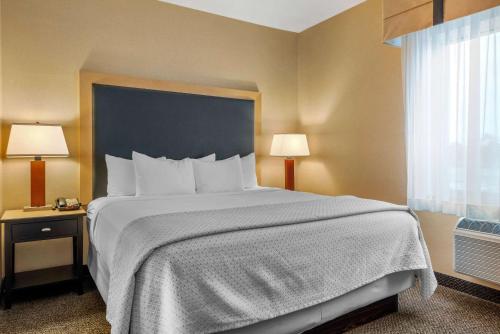 Cambria Hotel Akron - Canton Airport