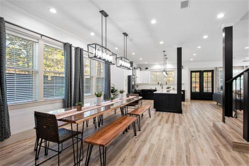 High End Luxury Brand New Home- Private Pool and Hot Tub! Free 6 Seat Golf Cart! - image 6