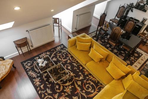 Lisbon Rentals Chiado - image 12