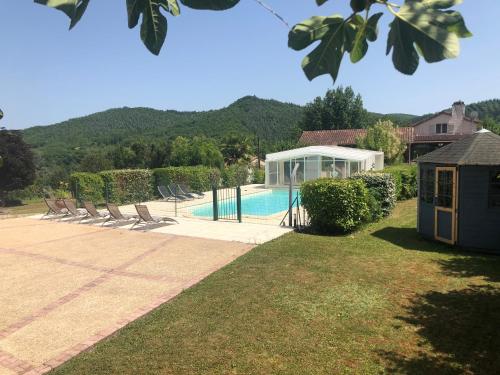 Rez de Piscine 10 Personnes - RÊVE DE PAPILLON et À L'étage 5 Personnes - NID D'ÉTOILES Il s'agit bien de deux gîtes individuels qui sont reliés par un escalier interne cela permet a une grande famille de louer les deux gîtes - image 4