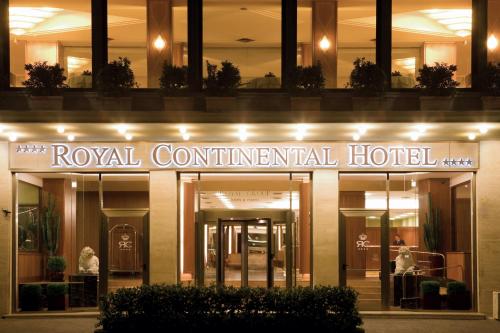 エントランス（玄関）, ホテル ロイヤル コンチネンタル (Hotel Royal Continental) in ナポリ