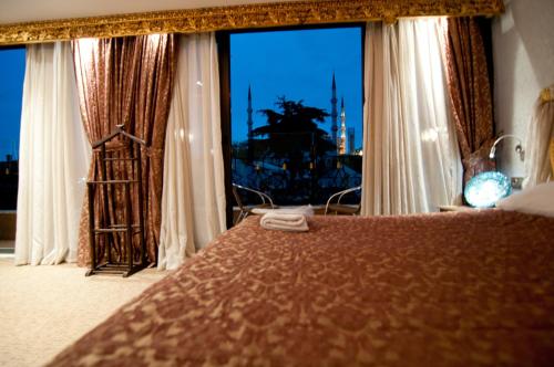 Grand Ambiance Hotel - image 5
