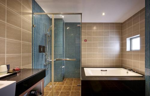 room detail thumbnail 2