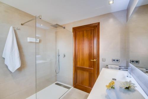 Four-Bedroom House image 10